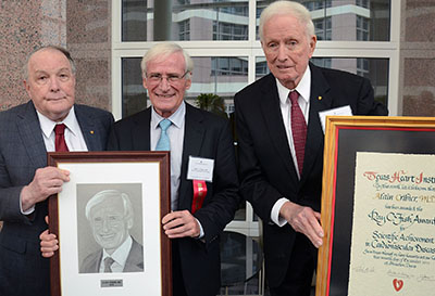 Dr. Willerson and Dr. Cooley present Alain Cribier the Ray C. Fish Award