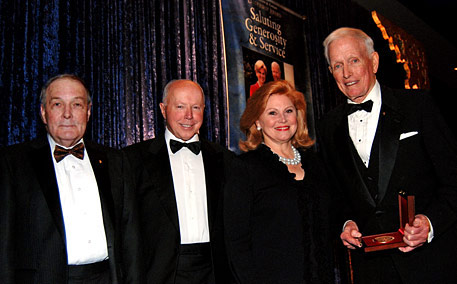 Jan and Dan Duncan receive Leadership Award